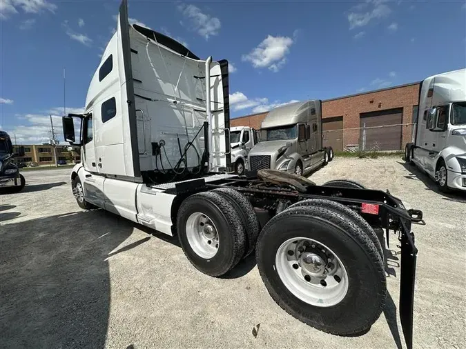 2020 VOLVO VNL64T760