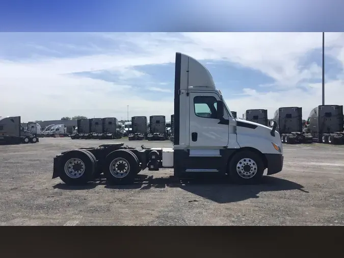 2020 Freightliner Cascadia 126