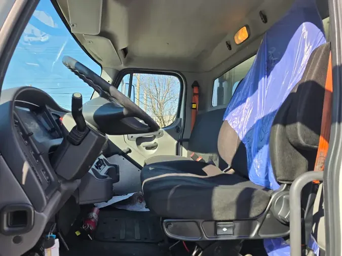 2015 FREIGHTLINER/MERCEDES M2 106