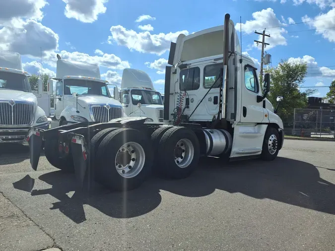 2015 FREIGHTLINER/MERCEDES CASCADIA 125