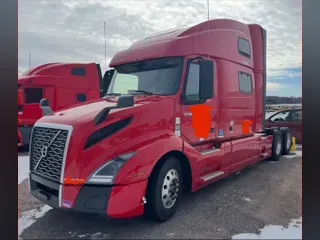 2020 VOLVO VNL860