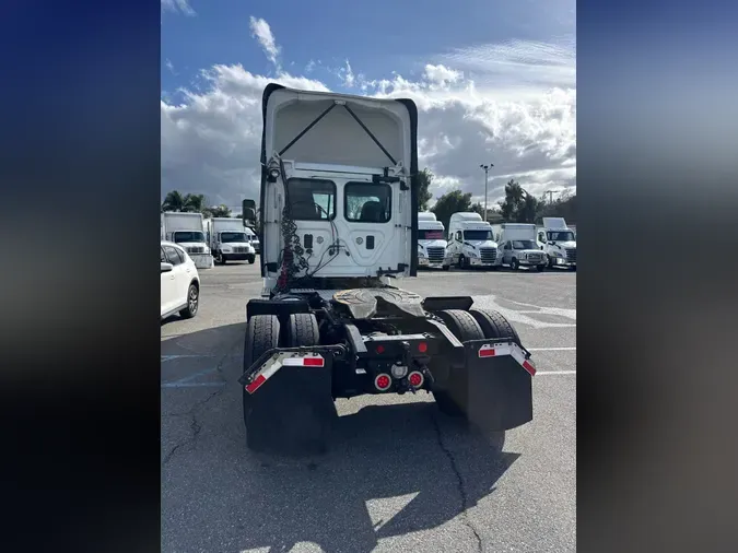 2017 FREIGHTLINER/MERCEDES CASCADIA 113