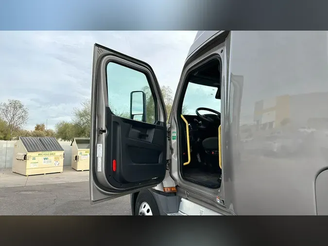 2023 Freightliner Cascadia