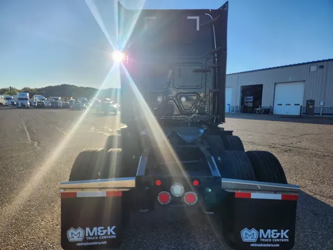 2019 FREIGHTLINER Cascadia 126