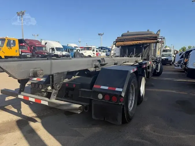 2012 MACK GRANITE GU713