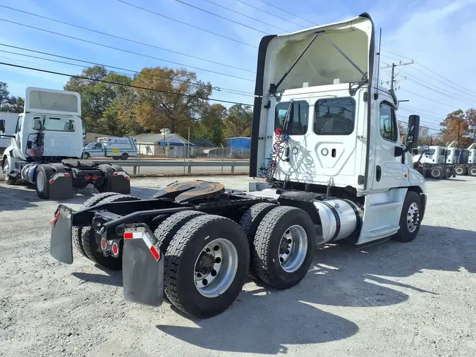 2019 FREIGHTLINER/MERCEDES CASCADIA 125fedcf797a144fac61f2732244946c9f9