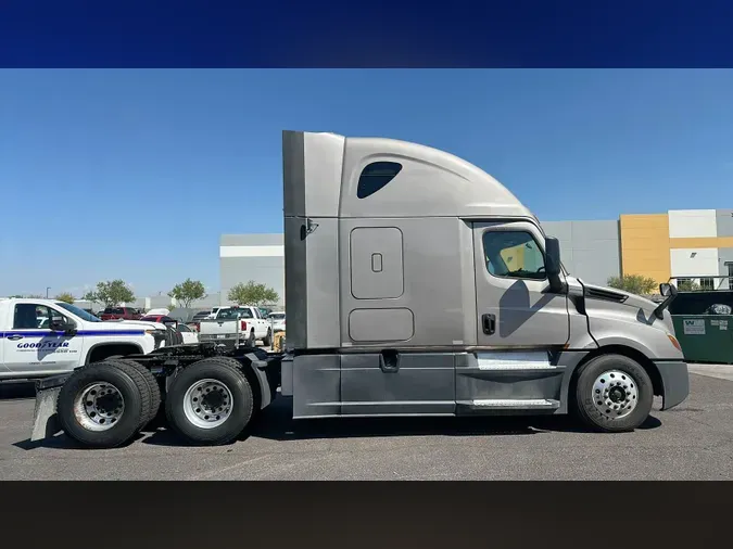 2020 Freightliner Cascadia 126