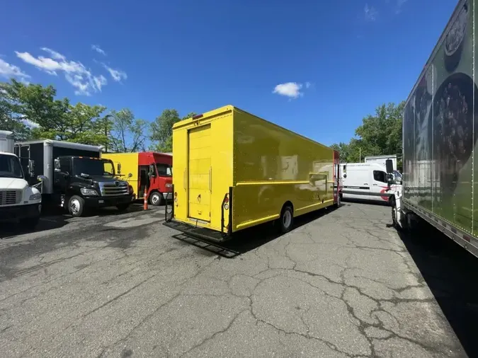 2017 FRTLR CUSTOM CHASSIS CORP MT-55 WALK-IN