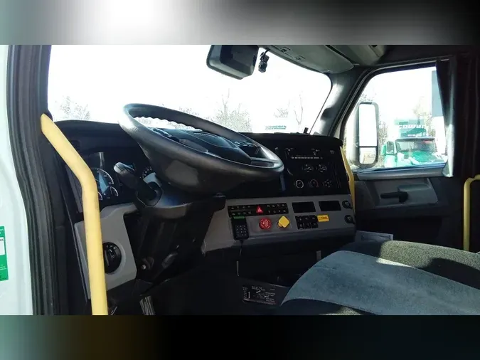 2022 Freightliner Cascadia 126