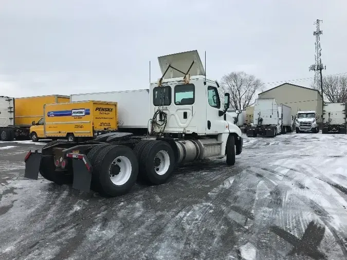 2017 Freightliner X12564ST