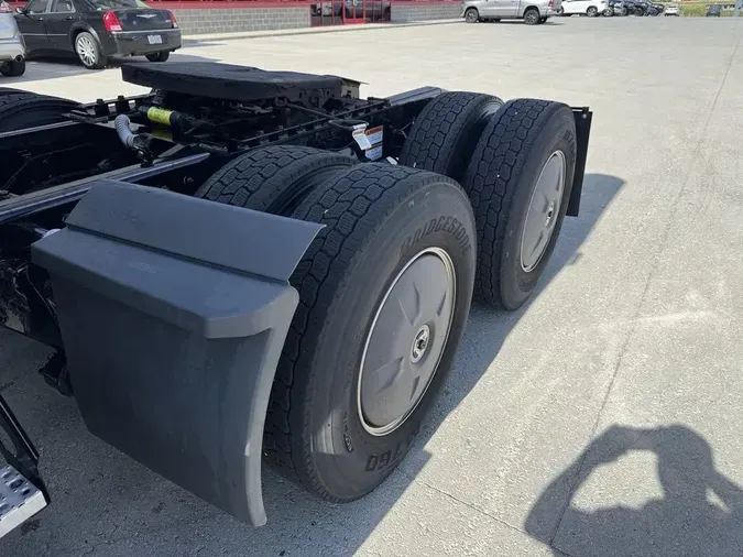 2025 Freightliner Cascadia&reg; Fifth Generation Sleeper Cab Raised Roof 116" / 126" BBC 72"