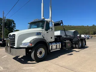 2020 MACK GU813