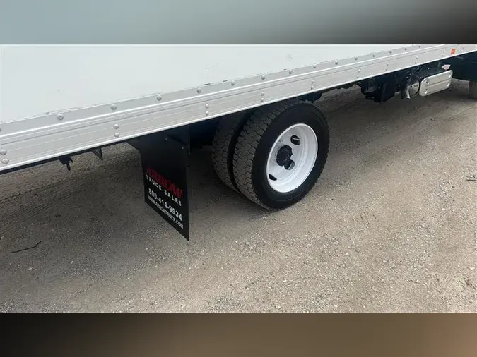 2019 HINO 195