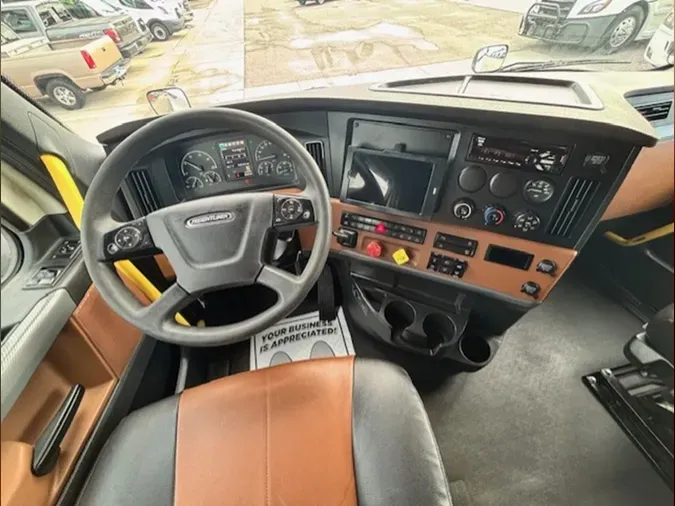 2021 Freightliner Cascadia 126