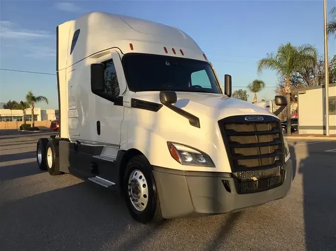 2021 FREIGHTLINER CA126