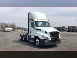 2020 Freightliner Cascadia 126