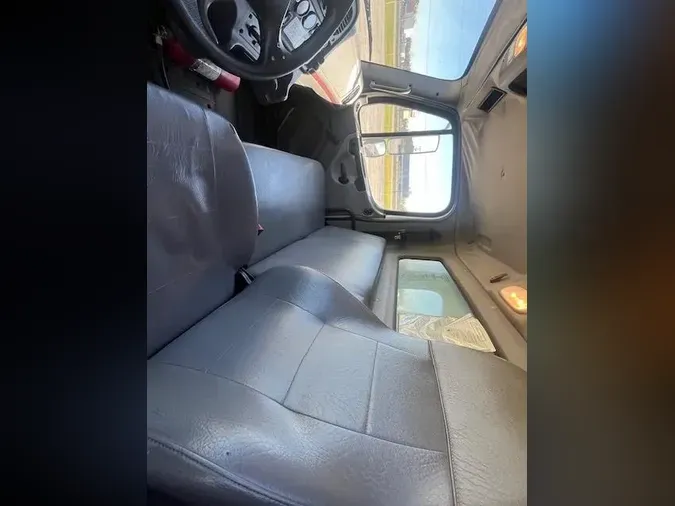 2018 Freightliner Business Class M2 106