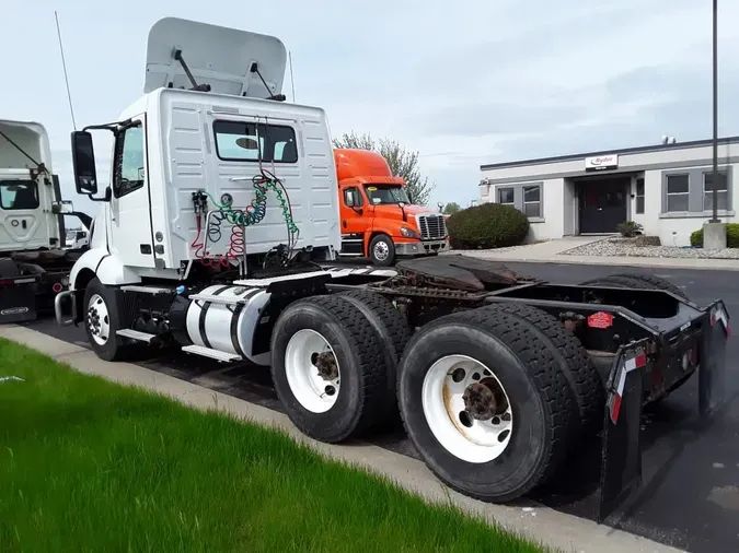 2020 VOLVO VNL64T-300