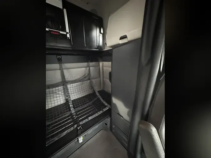 2022 FREIGHTLINER Cascadia 126