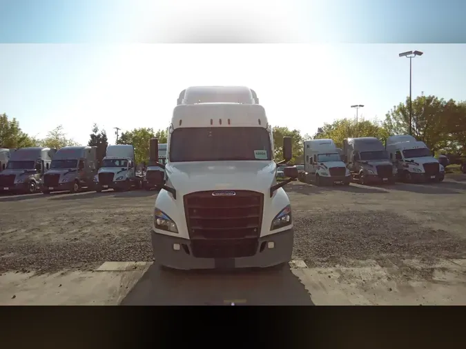 2021 Freightliner Cascadia 126