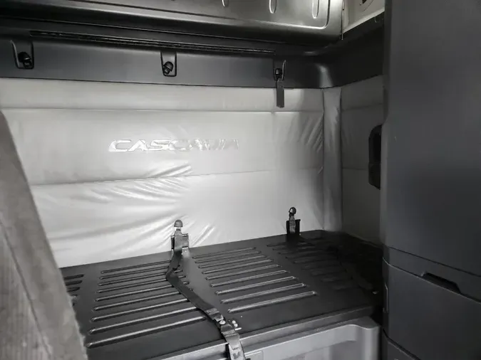2021 FREIGHTLINER Cascadia 126