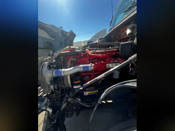 2019 VOLVO VNL64T-300