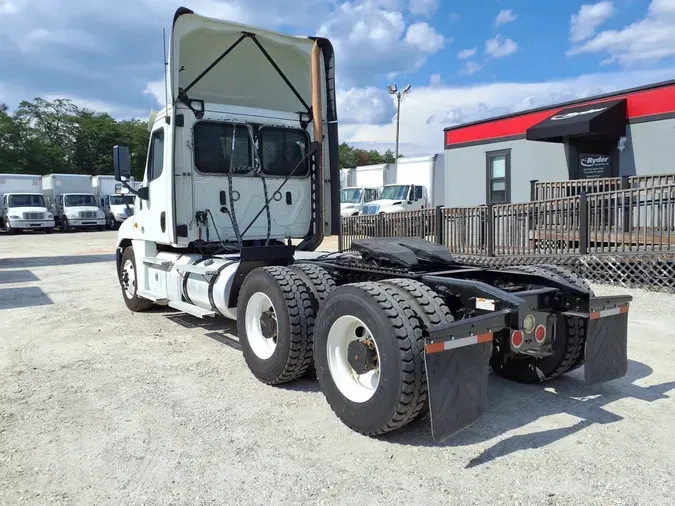 2020 FREIGHTLINER/MERCEDES CASCADIA 125feff7e5a7232398b5ae5c0d09bd7623e