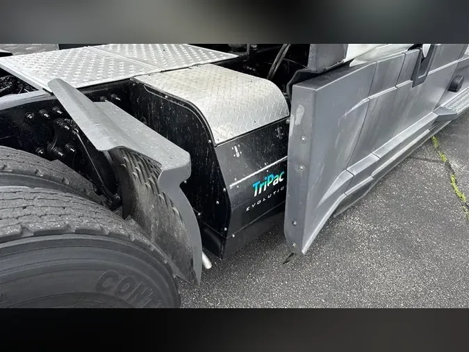 2020 FREIGHTLINER CA126