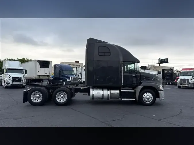 2017 MACK CXU613