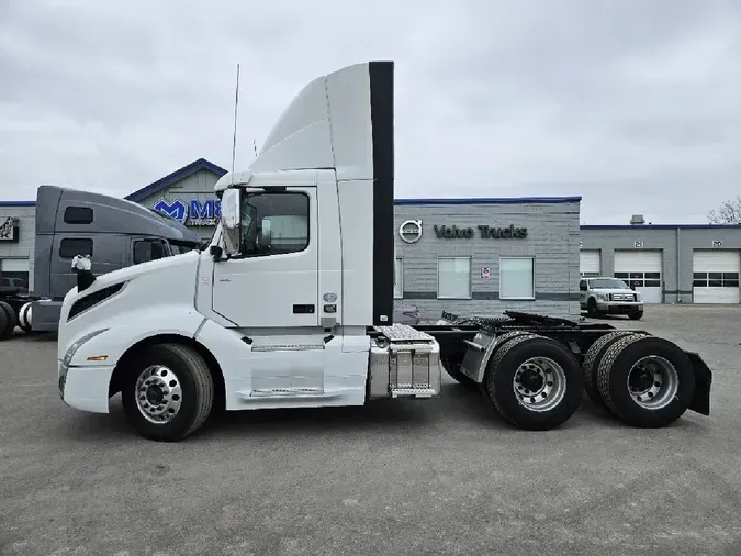2021 VOLVO VNL300