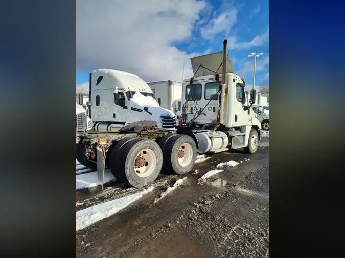 2019 FREIGHTLINER/MERCEDES CASCADIA 125