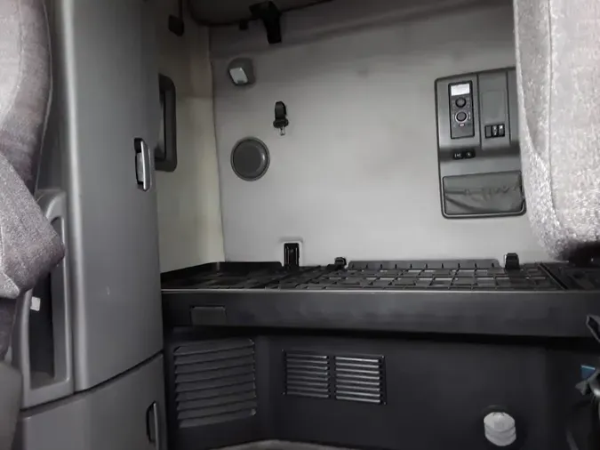 2020 VOLVO VNL64T-760