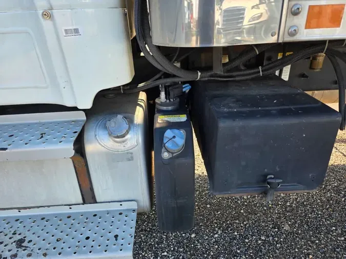 2016 FREIGHTLINER M2 106
