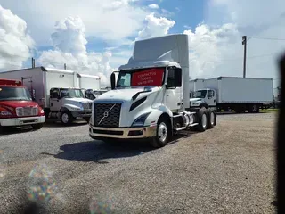 2019 VOLVO VNL64T-300
