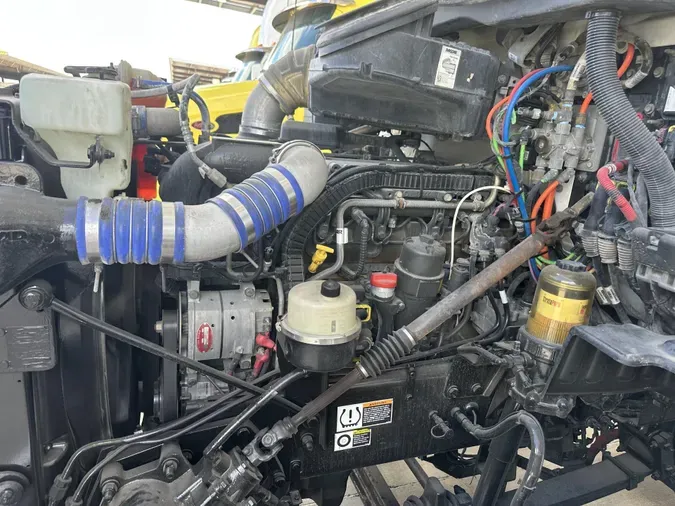 2018 Peterbilt 579ff1b1227323d128ec2c6498db4f35074