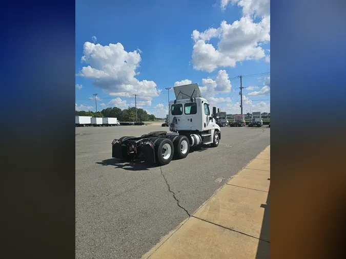 2018 FREIGHTLINER/MERCEDES CASCADIA 125