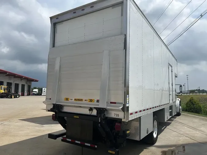 2018 Freightliner M2 106