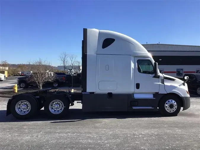 2021 FREIGHTLINER CA126