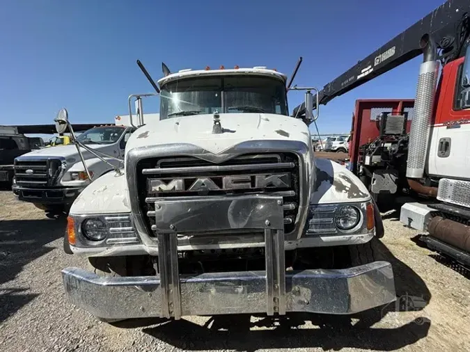 2005 MACK GRANITE CV713