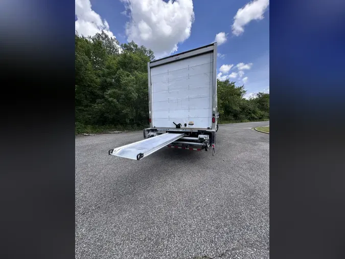 2019 Freightliner Business Class M2 106
