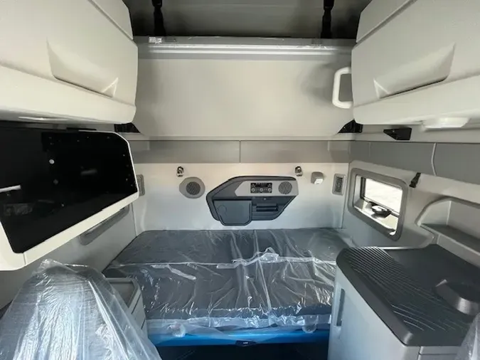 2026 VOLVO VNL64T860