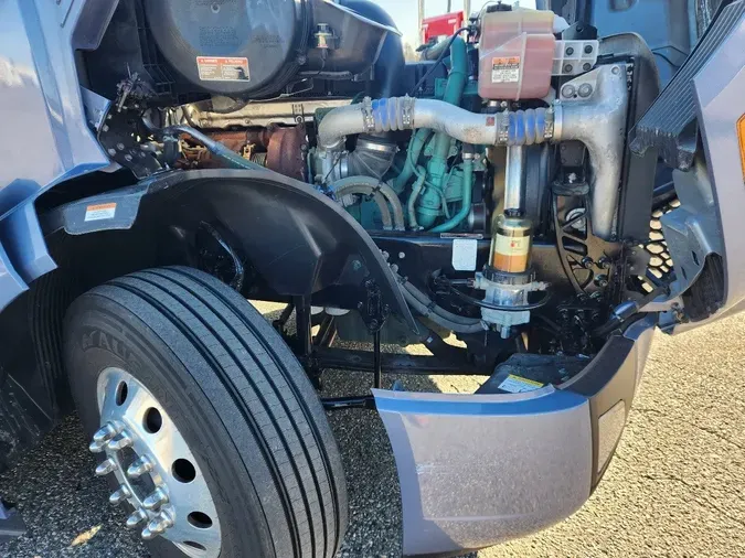 2023 VOLVO VNL64T760