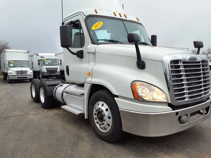 2019 FREIGHTLINER/MERCEDES CASCADIA 125