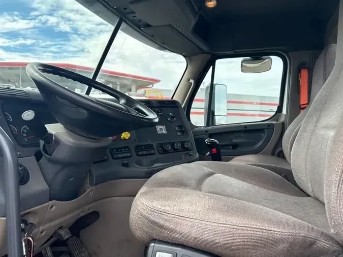 2020 FREIGHTLINER/MERCEDES CASCADIA 125