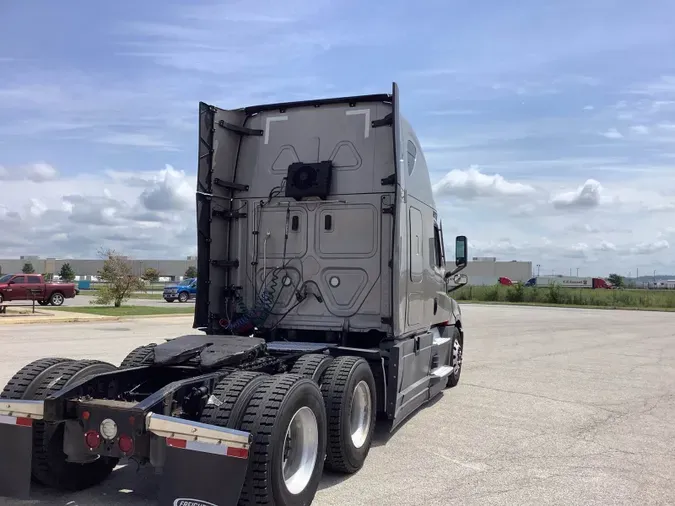 2021 Freightliner Cascadia 126