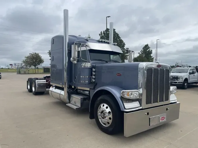 2023 Peterbilt 389