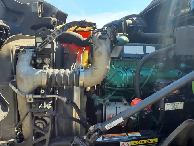 2020 VOLVO VNR64T-640