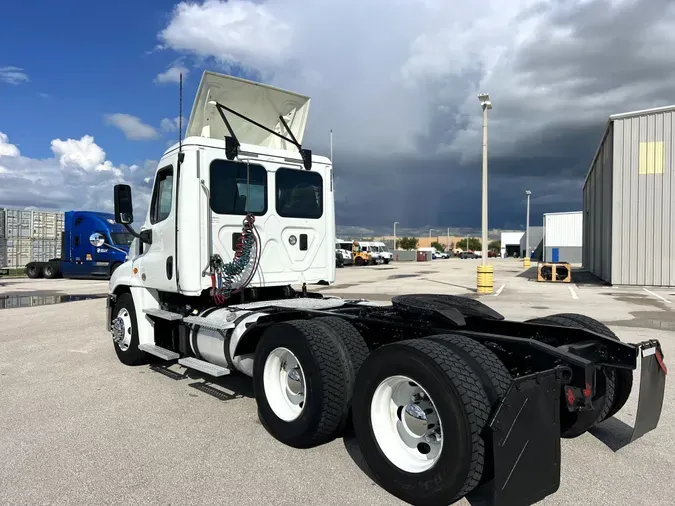 2016 FREIGHTLINER CASCADIA 125