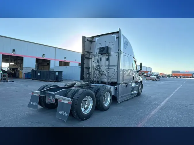 2022 Freightliner Cascadia 126