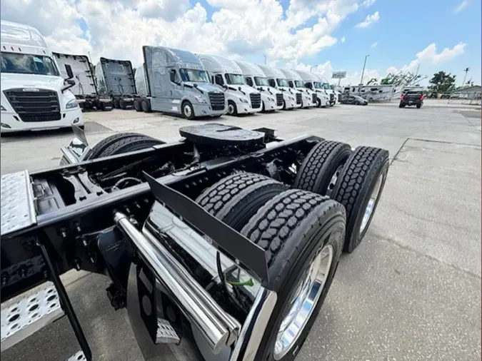2023 Freightliner Cascadia 126